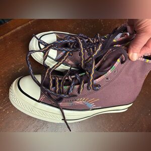 Chuck Taylor’s all star hi tops woman men 9 woman 11 burgundy colorway heritage